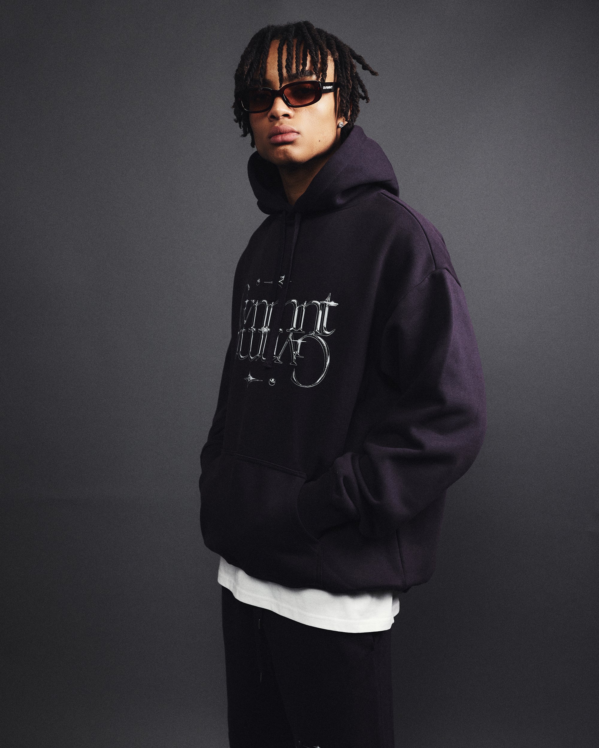 HOODIES & SWEATSHIRTS