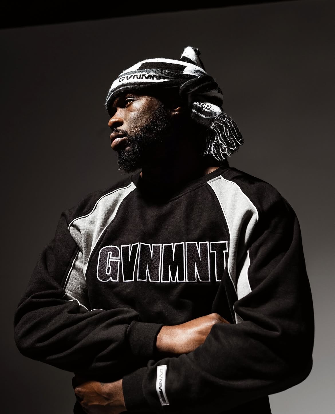 Origins Varsity VNeck  - Black / Heather Grey