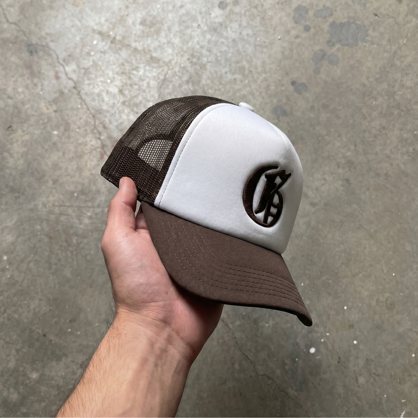 Old English Trucker Cap - Chocolate / White